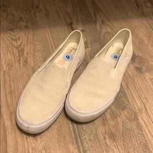 Flats/sneakers worn once